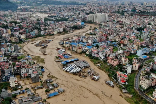 Banjir dan tanah longsor menewaskan hampir 200 orang di Nepal.pacificmusicworks (1)